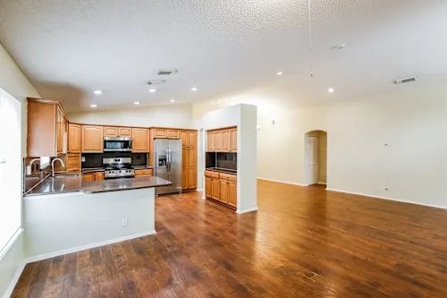 4913 Sw 32nd Way - Photo 3 of 10
