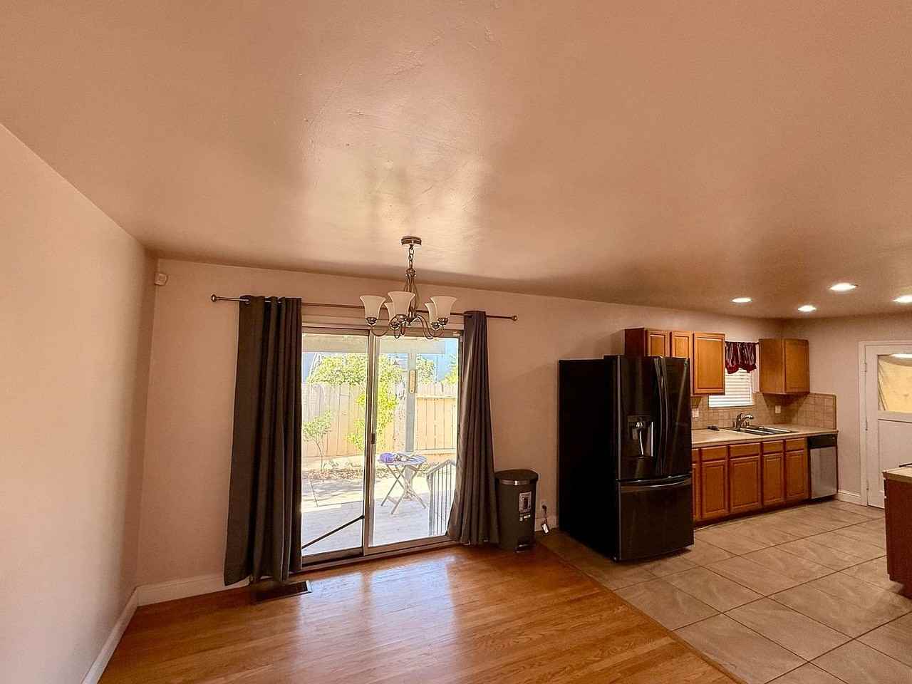 2110 Fraser Ave - Photo 4 of 12