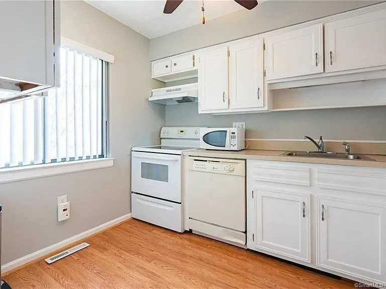 255 Monticello Dr - Photo 3 of 8