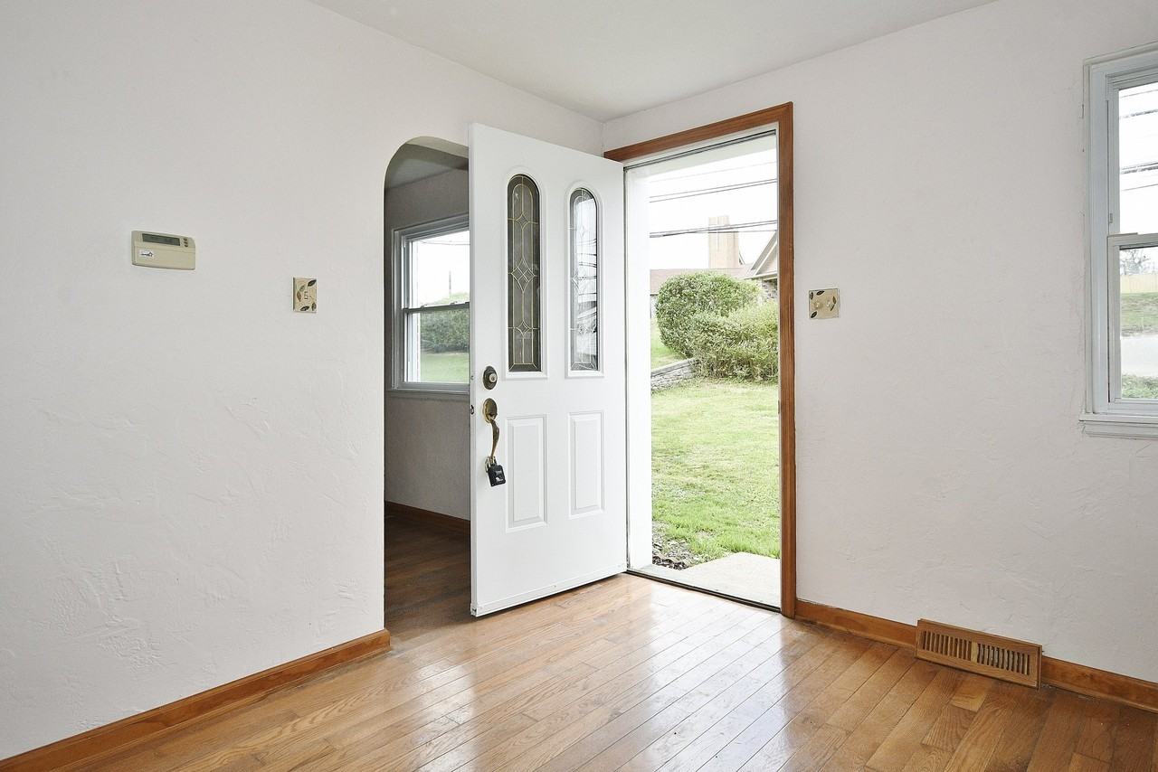3174 Churchview Ave - Photo 3 of 20
