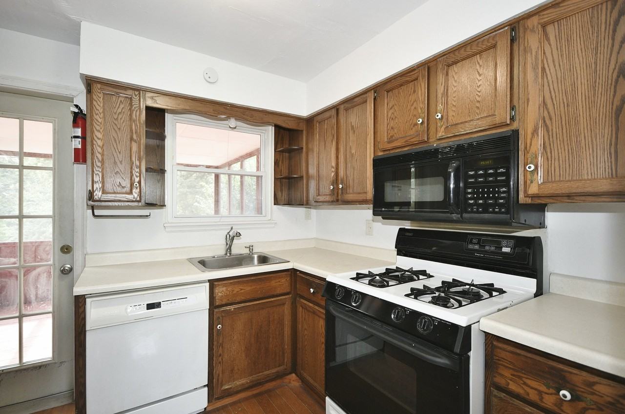 3174 Churchview Ave - Photo 7 of 20