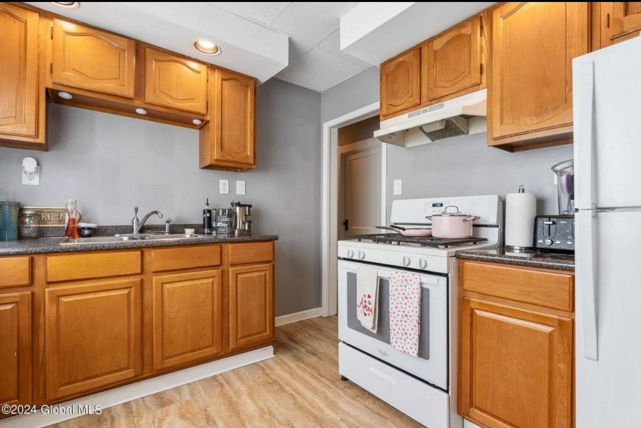 115 Woodlawn Ave #2 - Photo 3 of 18