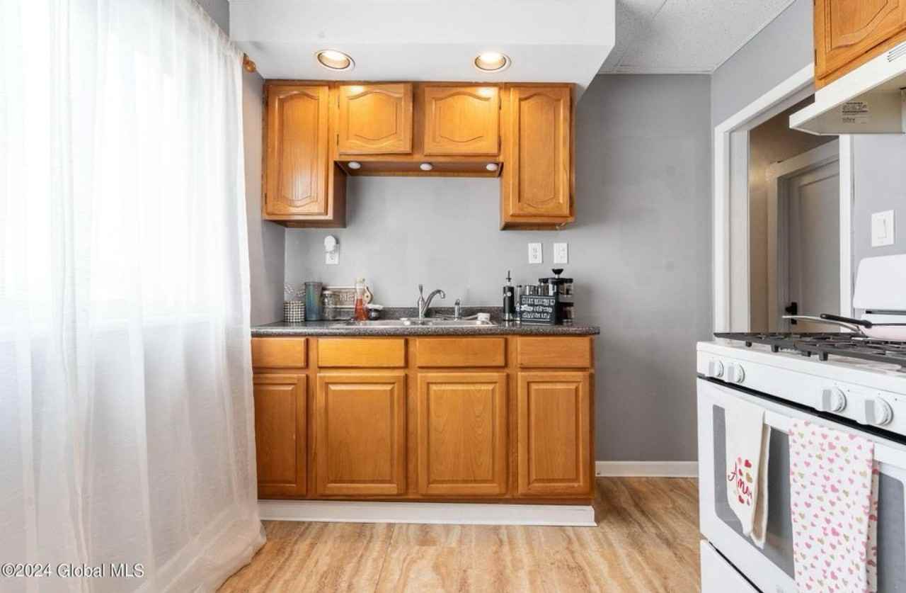 115 Woodlawn Ave #2 - Photo 4 of 18
