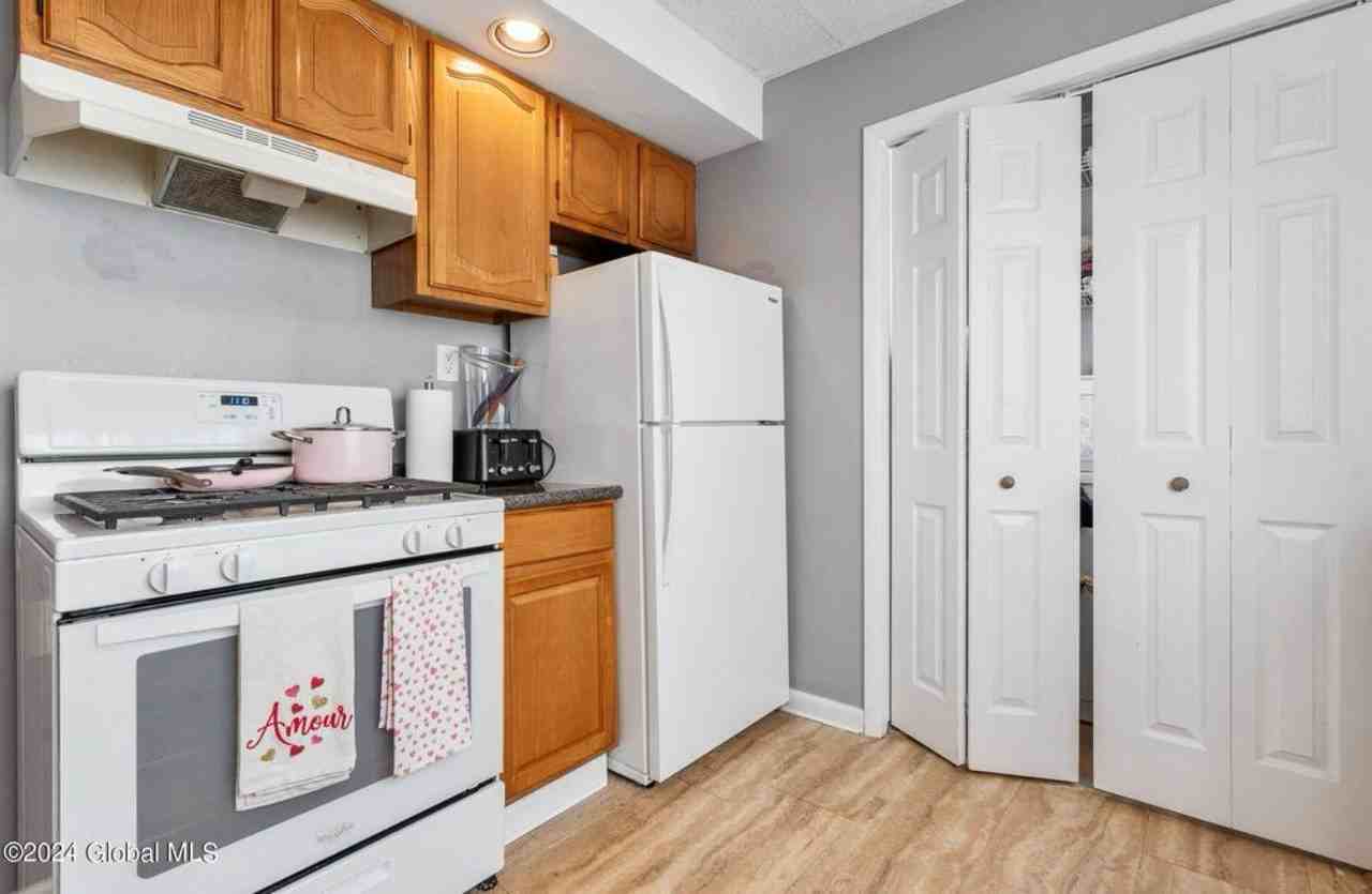 115 Woodlawn Ave #2 - Photo 5 of 18
