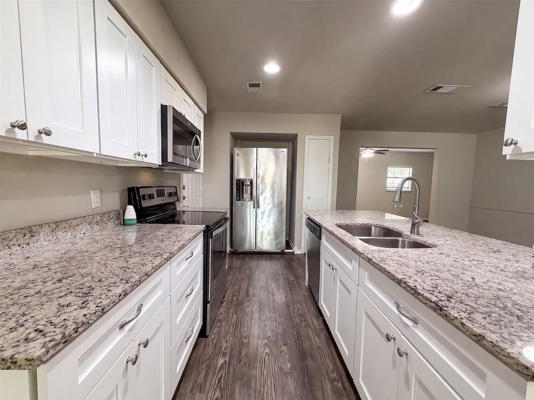 334 E Coral Way - Photo 2 of 11