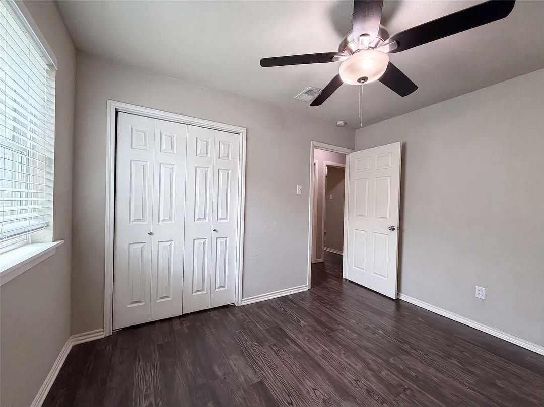 334 E Coral Way - Photo 4 of 11