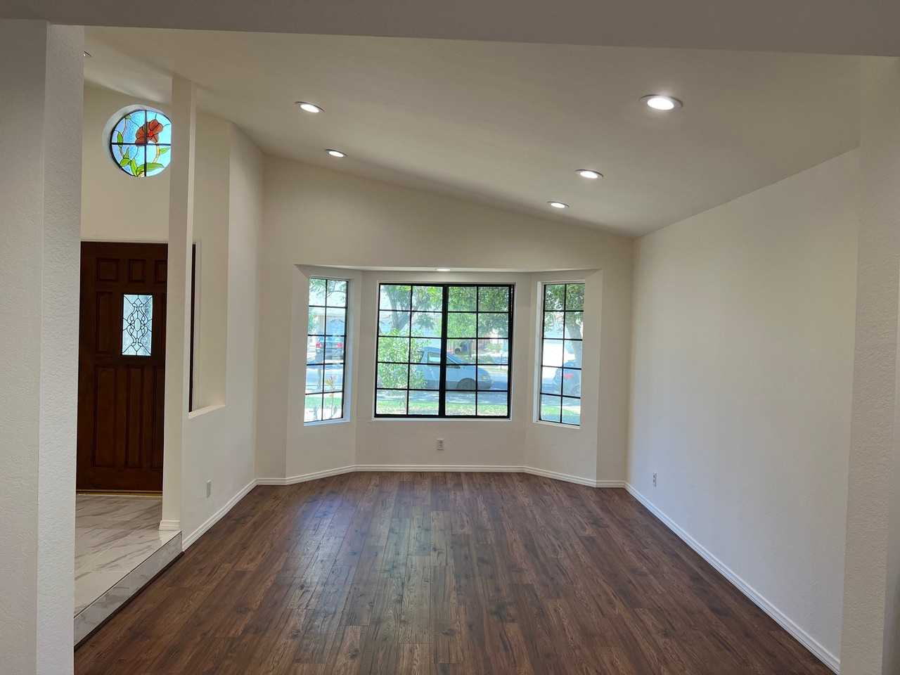20230 Stagg St - Photo 4 of 21