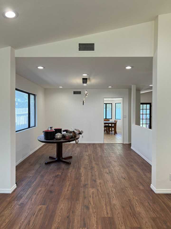 20230 Stagg St - Photo 6 of 21