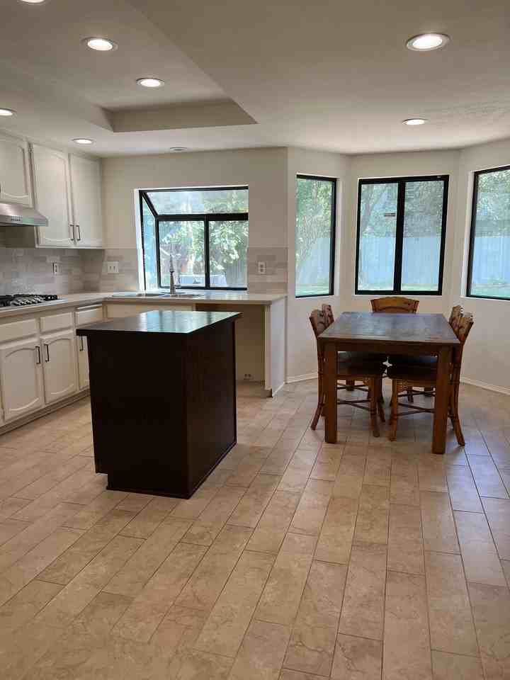 20230 Stagg St - Photo 7 of 21