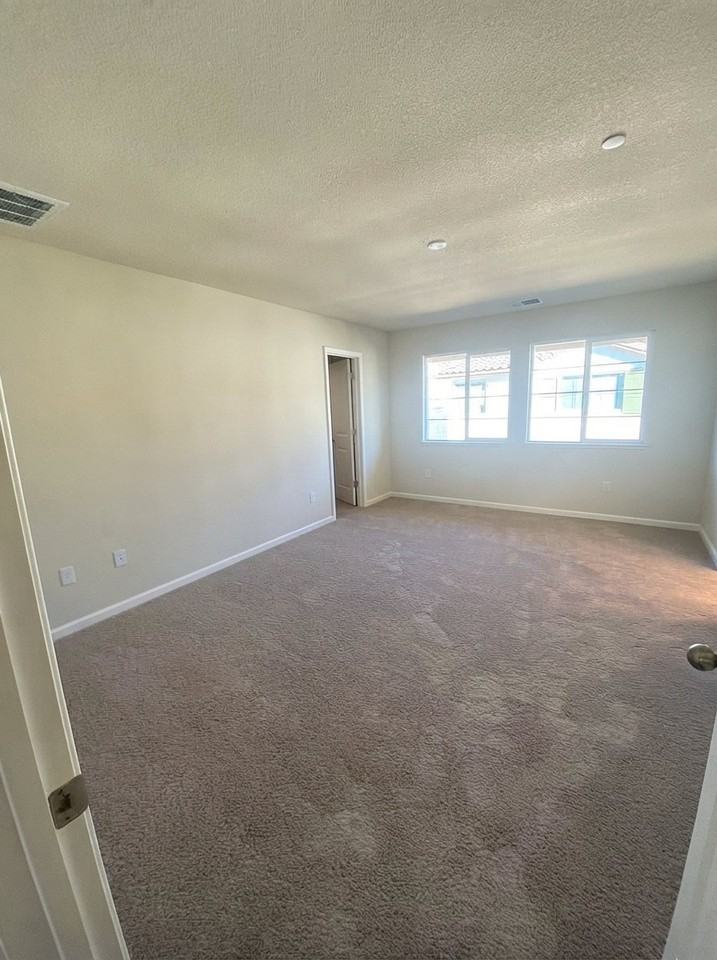 2712 Hawaiian Petrel Ave - Photo 4 of 6
