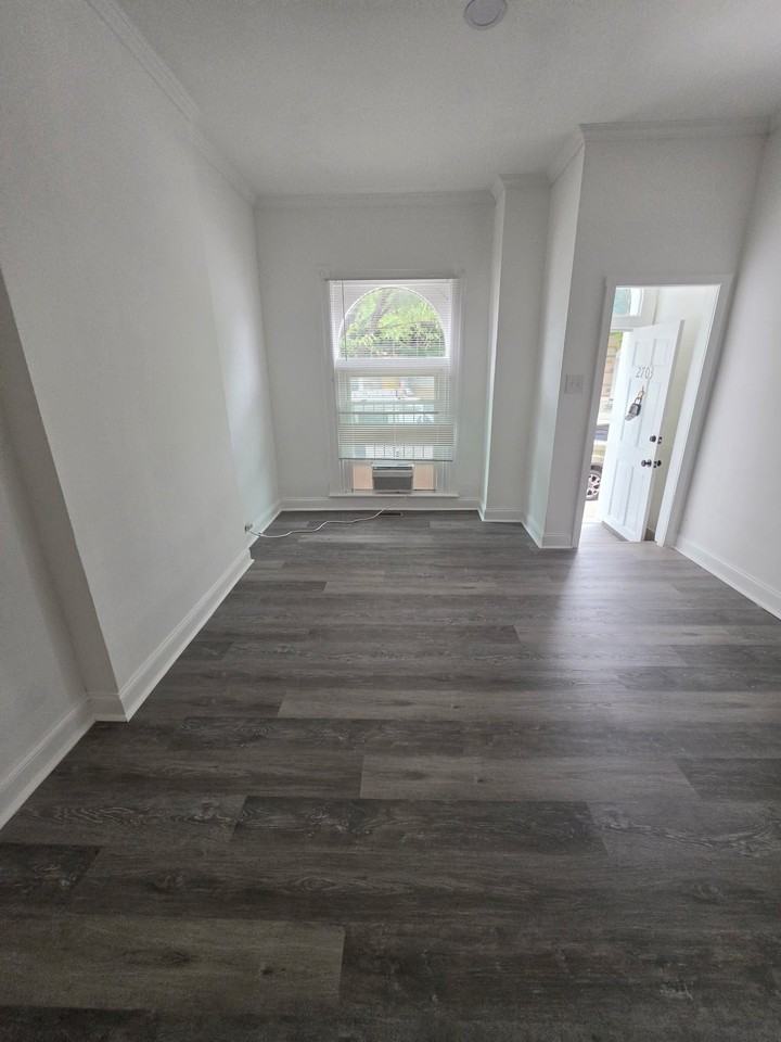 2703 Jefferson St - Photo 2 of 6