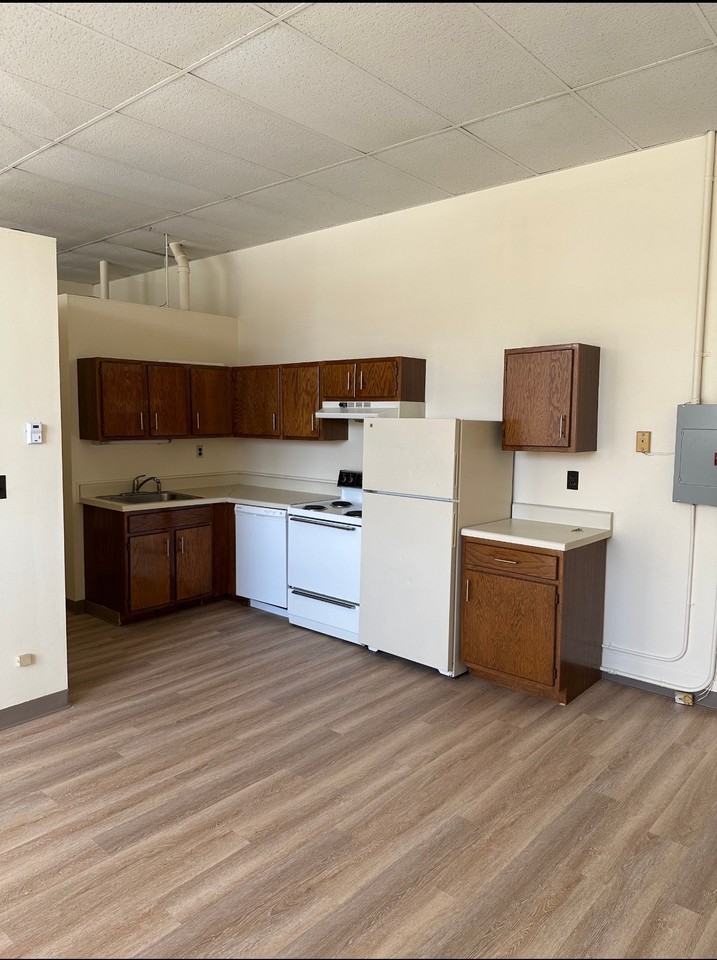 181 Main St #112 - Photo 3 of 5