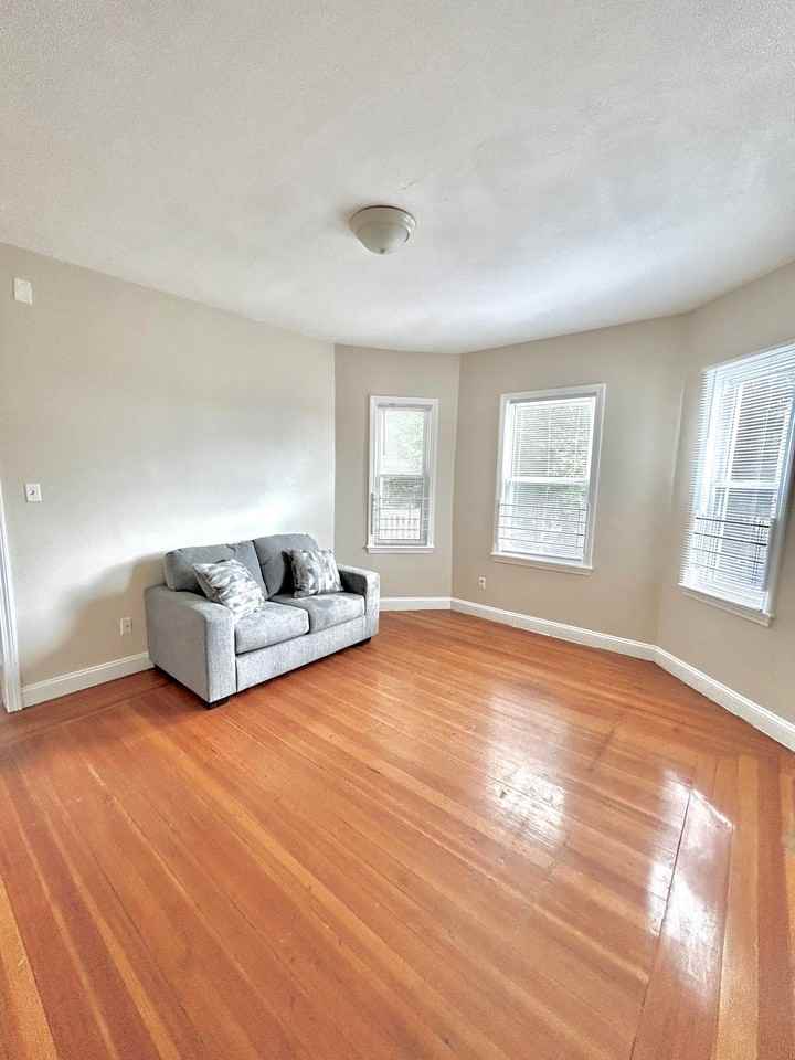 81 Kingsdale St - Photo 2 of 10