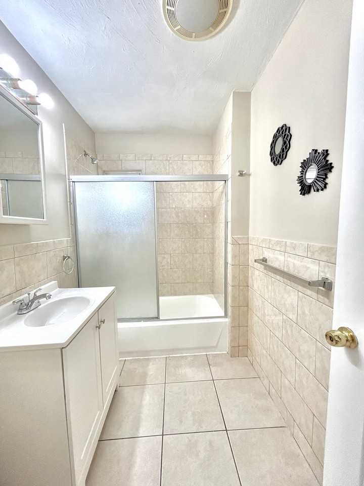 81 Kingsdale St - Photo 3 of 10
