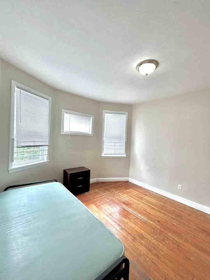 81 Kingsdale St - Photo 6 of 10