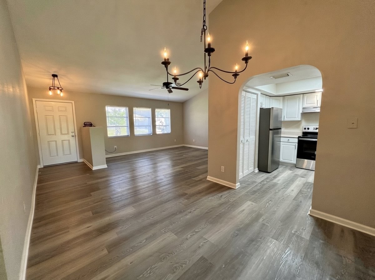 21443 Manatee Ave - Photo 3 of 18