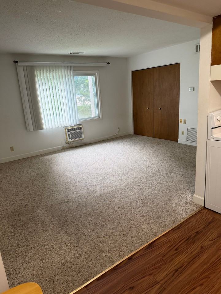 1110 Doreen Ave - Photo 2 of 11