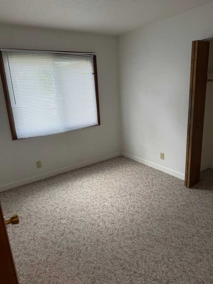 1110 Doreen Ave - Photo 7 of 11