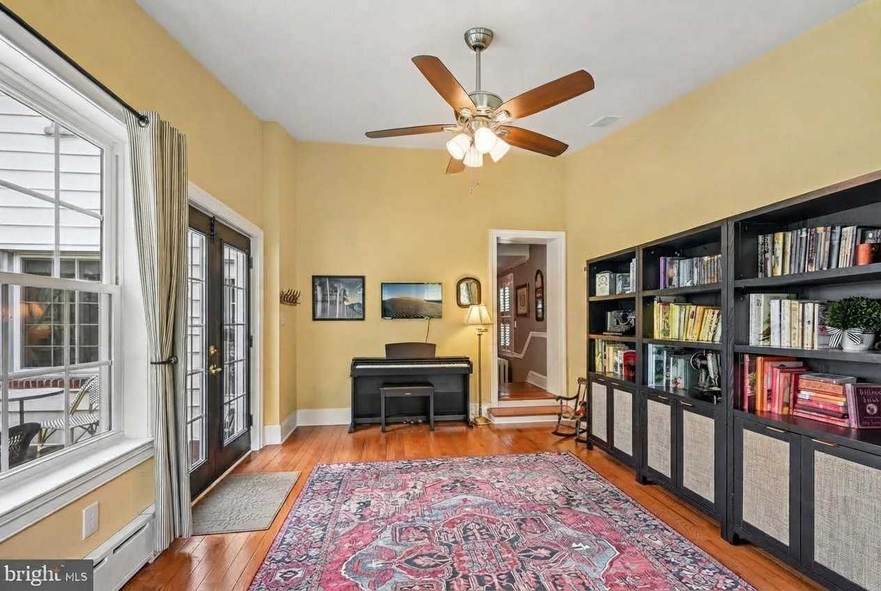 8228 Cadwalader Ave - Photo 5 of 17