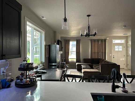 2320 Audubon Ave Se - Photo 3 of 5