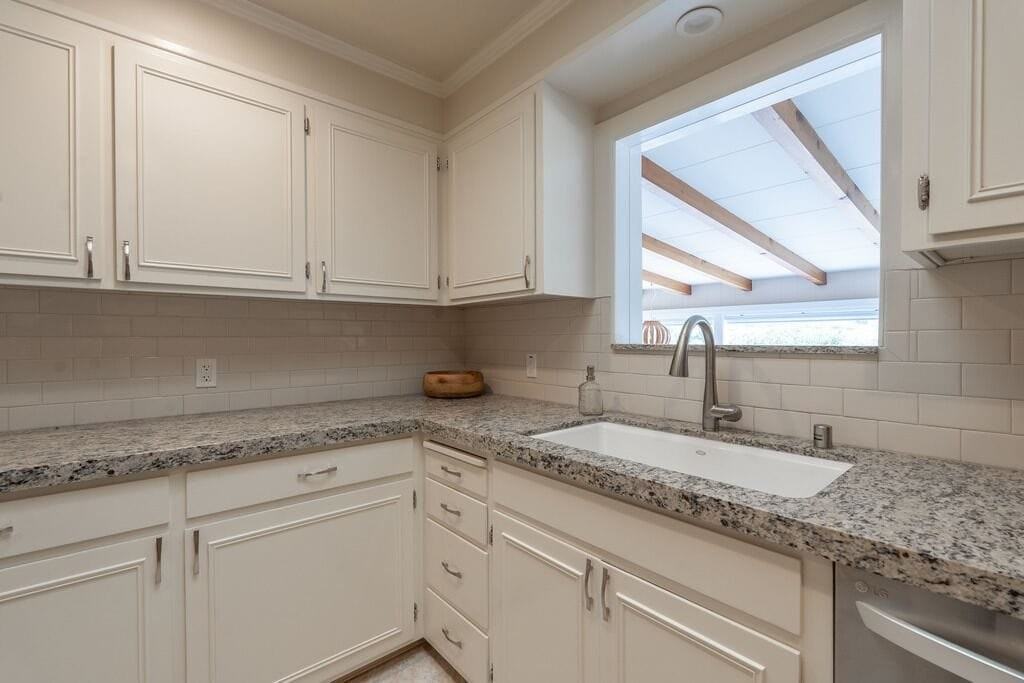 1000 Portola Dr - Photo 5 of 20