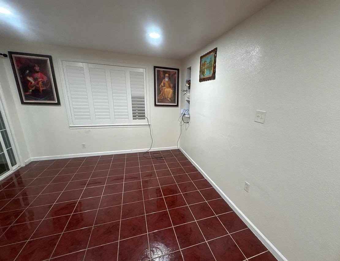 2137 Amberwood Ln - Photo 2 of 6