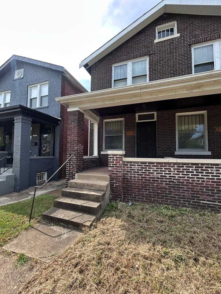 5124 Northland Ave - Photo 2 of 40
