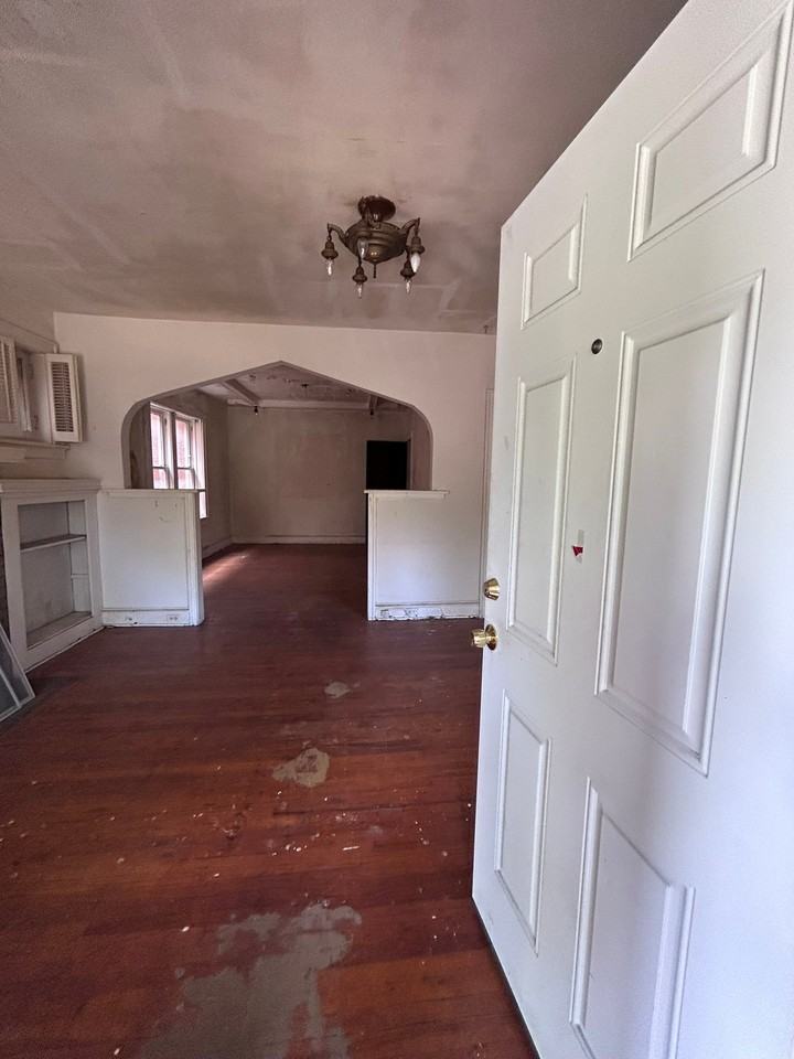 5124 Northland Ave - Photo 4 of 40