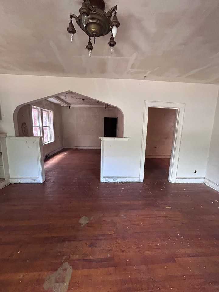 5124 Northland Ave - Photo 5 of 40
