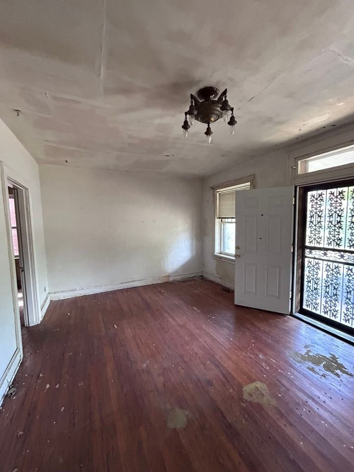 5124 Northland Ave - Photo 7 of 40