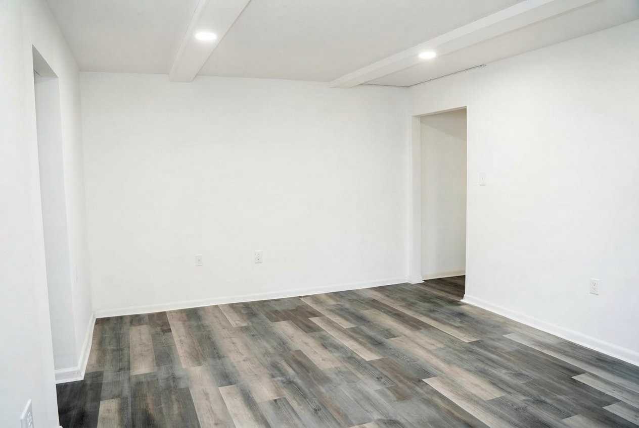 625 Center St - Photo 3 of 20