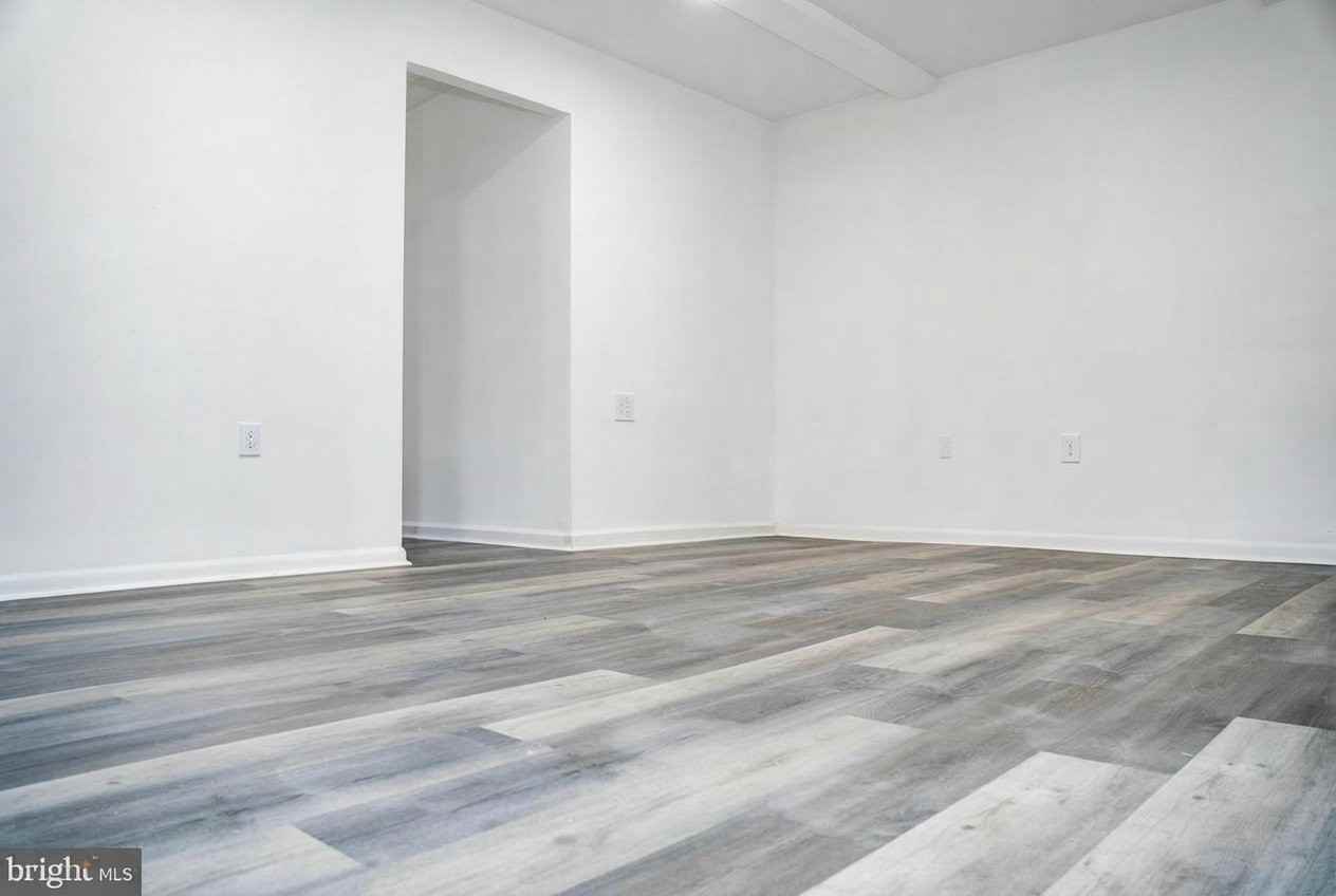 625 Center St - Photo 4 of 20