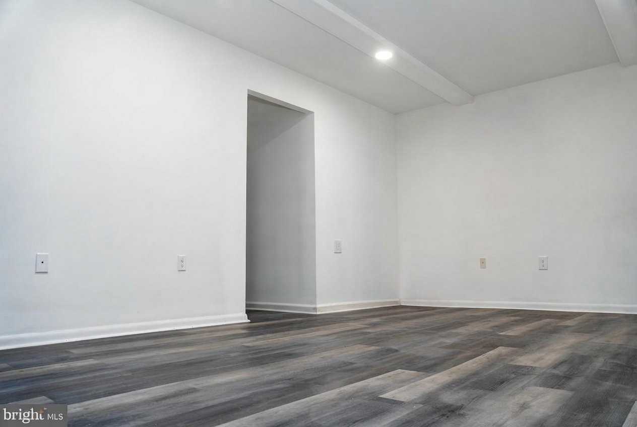 625 Center St - Photo 5 of 20