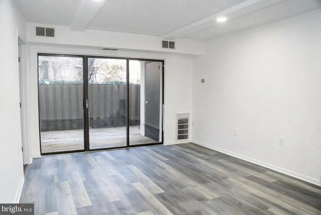 625 Center St - Photo 6 of 20