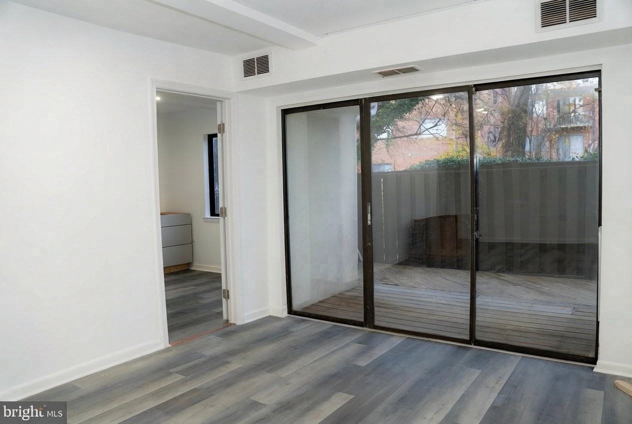 625 Center St - Photo 7 of 20