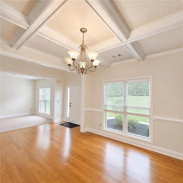 1361 Yorkshire Dr - Photo 4 of 11
