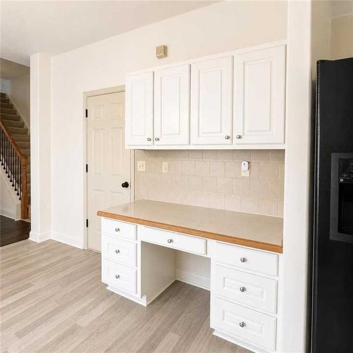 1361 Yorkshire Dr - Photo 5 of 11