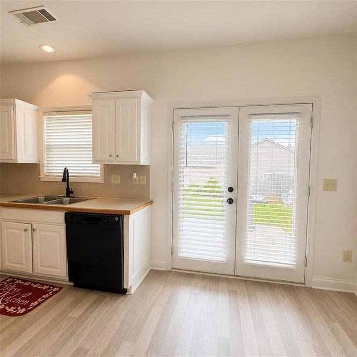 1361 Yorkshire Dr - Photo 6 of 11