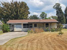 featured image of 384 Lakeview Dr