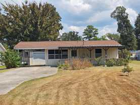 384 Lakeview Dr - Photo 1 of 1