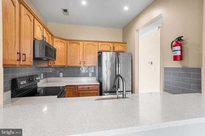 6 Wilson Way #3 - Photo 5 of 16