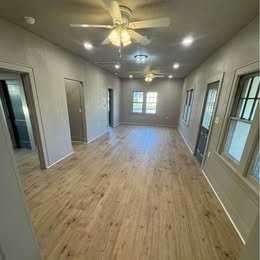 701 Comanche St - Photo 2 of 11