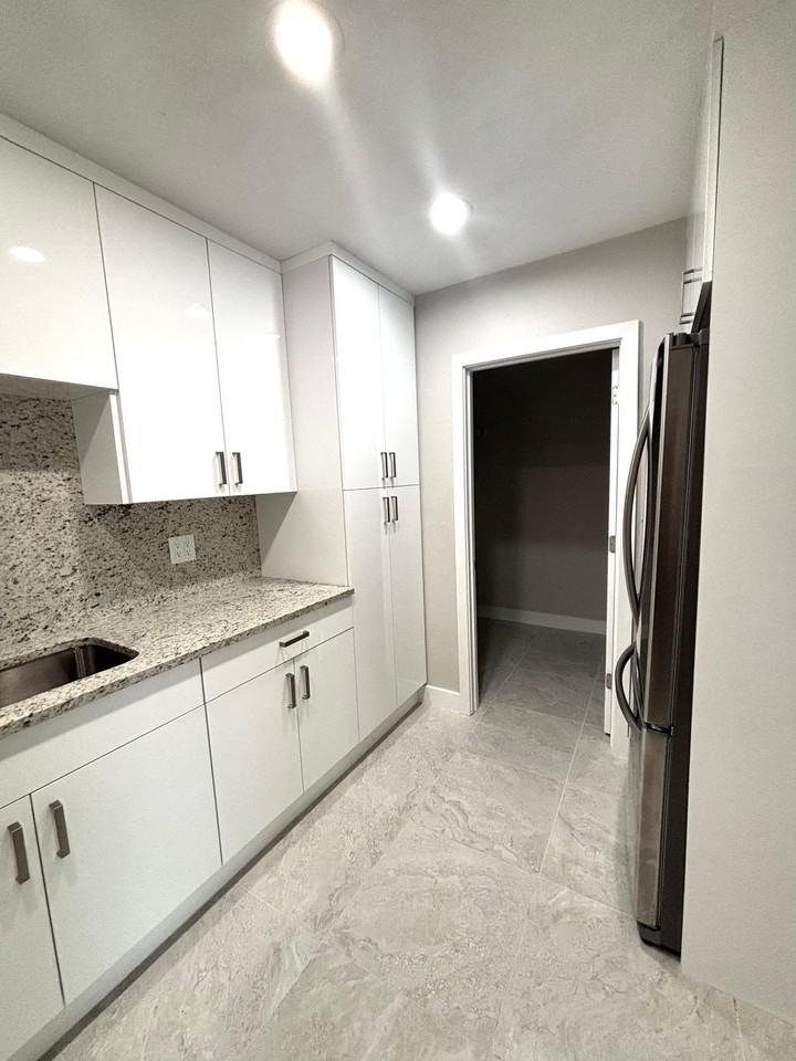 2108 W Saint Isabel St - Photo 4 of 16