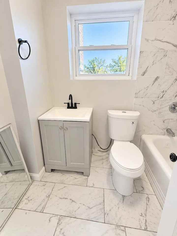 909 Park Ave #B9 - Photo 7 of 7