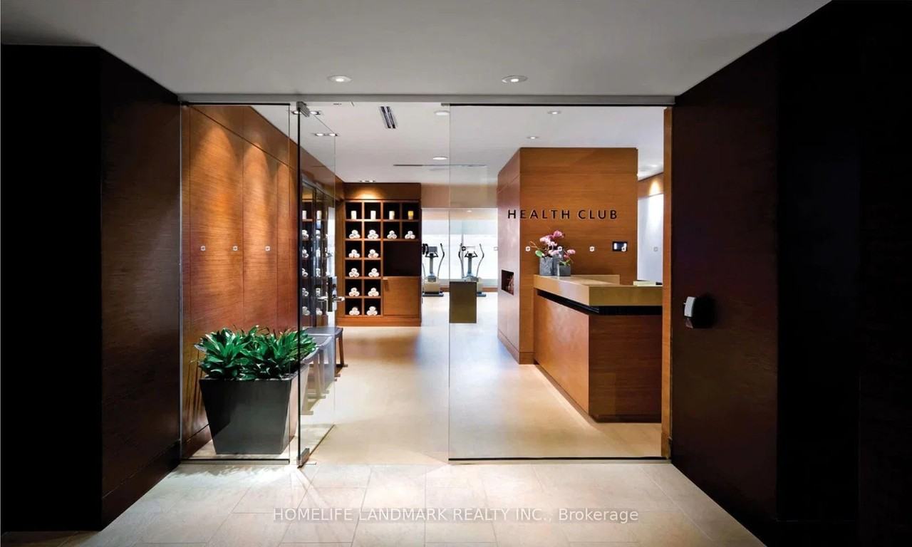 180 University Avenue - Photo 2 of 49