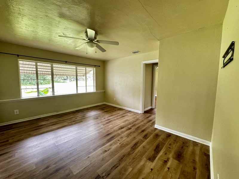 826 Escambia Dr - Photo 2 of 12