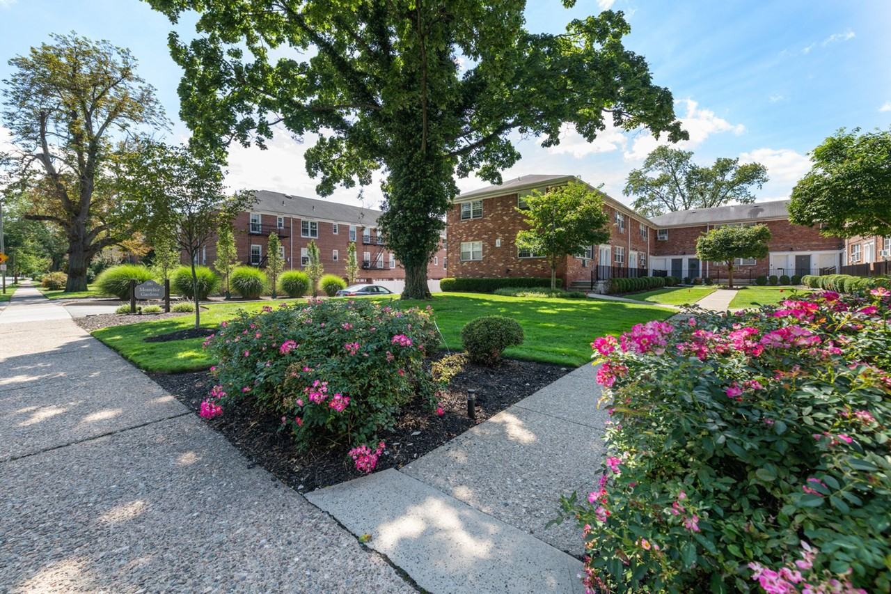 Montclair Gardens - Photo 7 of 9