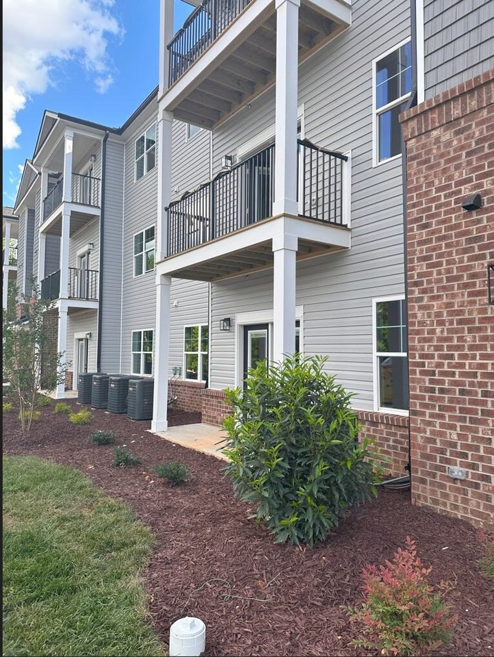 143 Emerson Point Dr #A102 - Photo 3 of 4