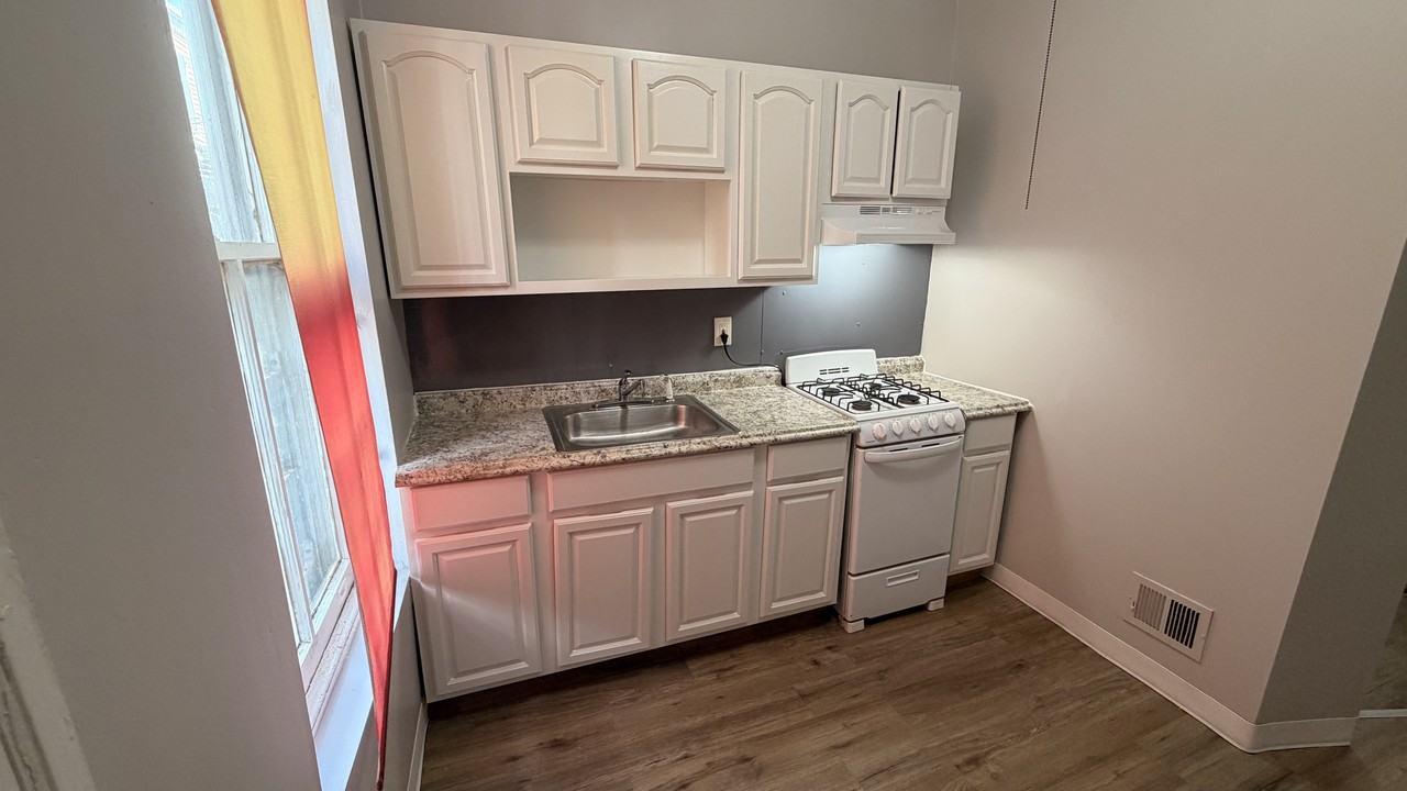 4141 N Darien St #NA - Photo 3 of 5
