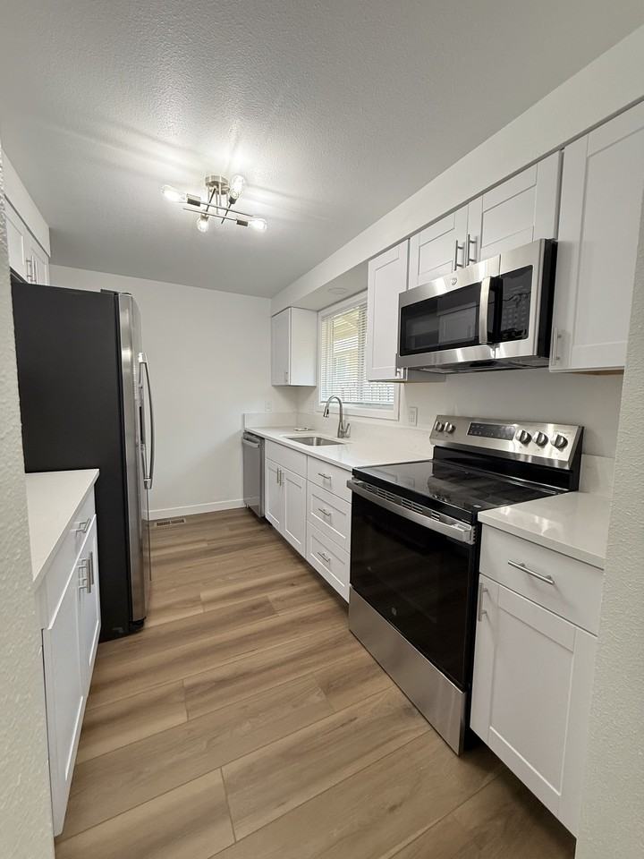 19911 Sw Southview St #1 - Photo 5 of 14